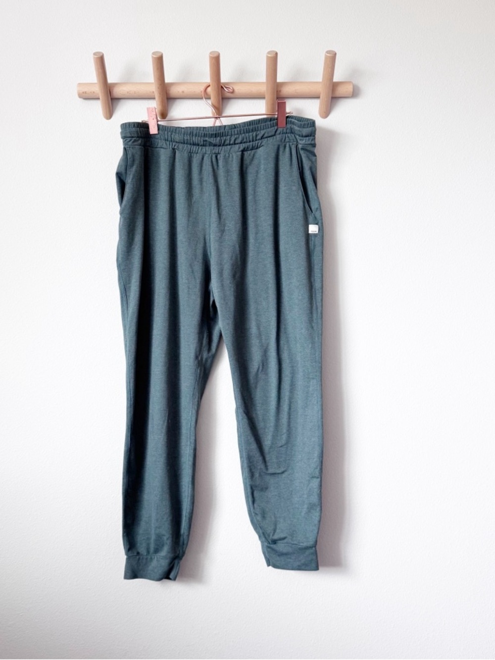 Vuori Women's Performance Joggers - Marsh Heather